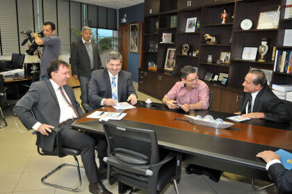 Presidente da ALMT Guilherme Maluf em reunião com Presidente do TCE Antonio Joaquim