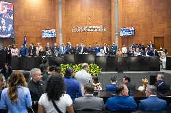 ALMT empossa Otaviano Pivetta governador de MT