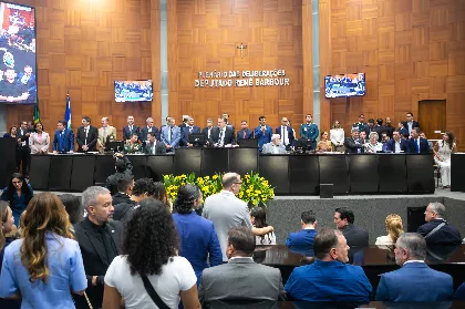 ALMT empossa Otaviano Pivetta governador de MT