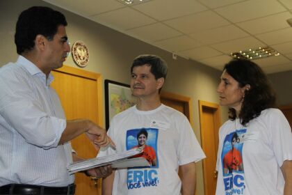 Pais do Jovem Eric visitam o Deputado Emanuel Pinheiro