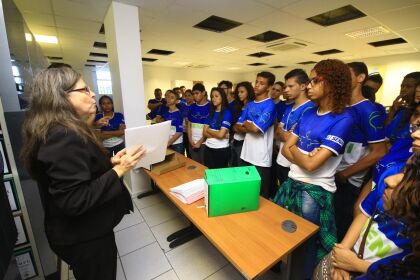 Alunos do SENAI-MT visitam Assembleia legislativa de Mato Grosso