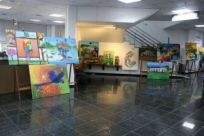 Exposição de arte no saguão da ALMT.Foto: Ronaldo Mazza