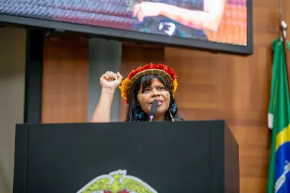 Pela primeira vez, uma mulher indígena é empossada deputada na ALMT