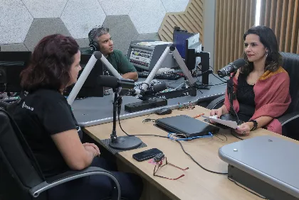 Programa Lugar de Mulher Recebe Alcina Soares do projeto Cabide Solidário