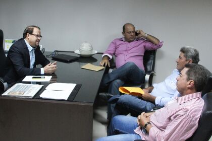 Vereadores de Matupá em reunião com o deputado Pedro Satélite 