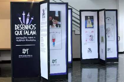 Exposição "Desenhos que Falam" é aberta no Parlamento