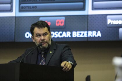 Oscar pede reconstituição de projeto que corta salário de deputados faltosos