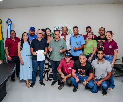 Reunião na sede da prefeitura municipal de Nova Marilândia