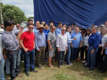 Eduardo Botelho participa de lançamento de obra de pavimentação no distrito de Água Fria