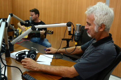 Programa Sons de Mato Grosso - Entrevista com Rodrigo Lopes.