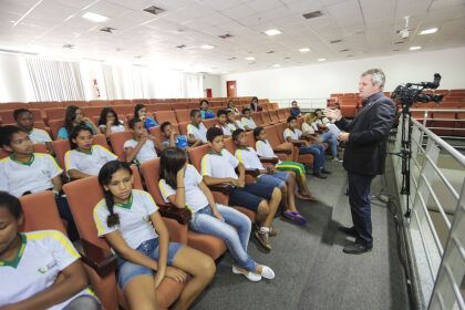 Visita dos alunos da Escola Municipal Antônia Tita Maciel de Campos, de Cuiabá