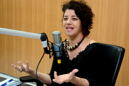 Entrevista com a Profª. Drª. Maria Tereza Azevedo