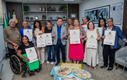 Representantes da Associação de Pequenos Produtores Rurais do Assentamento Conquista, reconhecidos pelo relevante trabalho no fortalecimento da agricultura familiar e no desenvolvimento comunitário.Foto: VANDERSON FERRAZ SANTOS