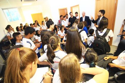Dep. Jajah Neves recebe os alunos do Educandário José de Anchieta em seu gabinete
