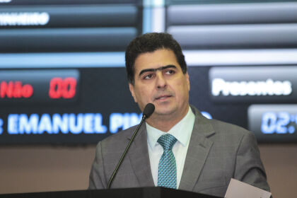 Emanuel Pinheiro concede coletiva para falar sobre intervenção da Força Nacional