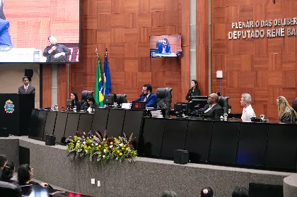 Sessão Especial de entrega homenagens e moção de aplausos