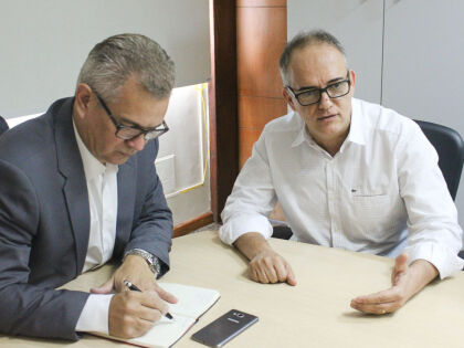 Dep. Zé Carlos do Pátio se reúne com Secretário Estadual de Saúde