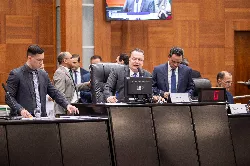 Deputados aprovam política de segurança nas escolas