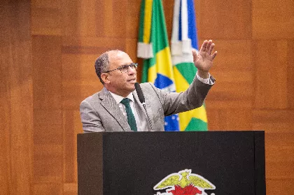 Deputado Fabinho cobra explicações da Energisa sobre falta de atendimento presencial e fechamento de posto em VG
