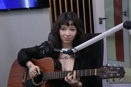 Sons de Mato Grosso recebe a cantora Paula Shaira